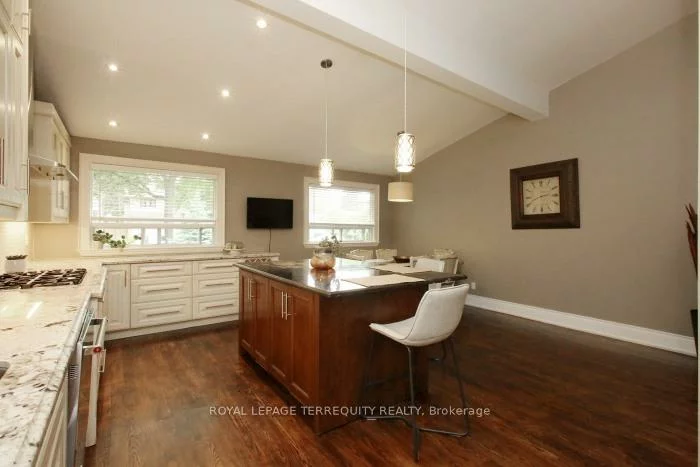 353, Kingsview, Bolton North, Caledon