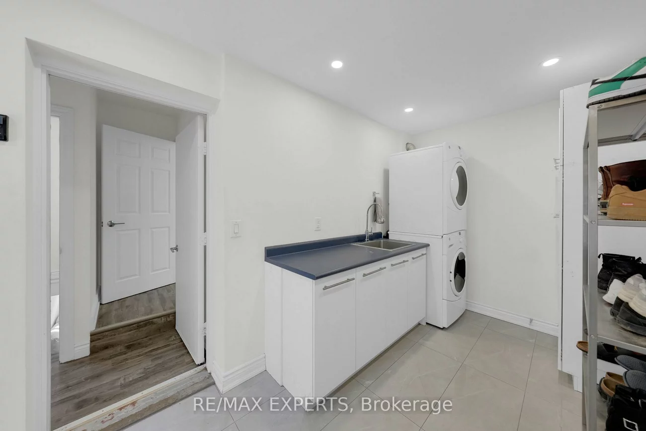 11, De Rose, Bolton West, Caledon