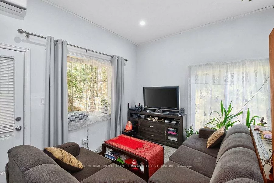 44, Brawton, Palgrave, Caledon