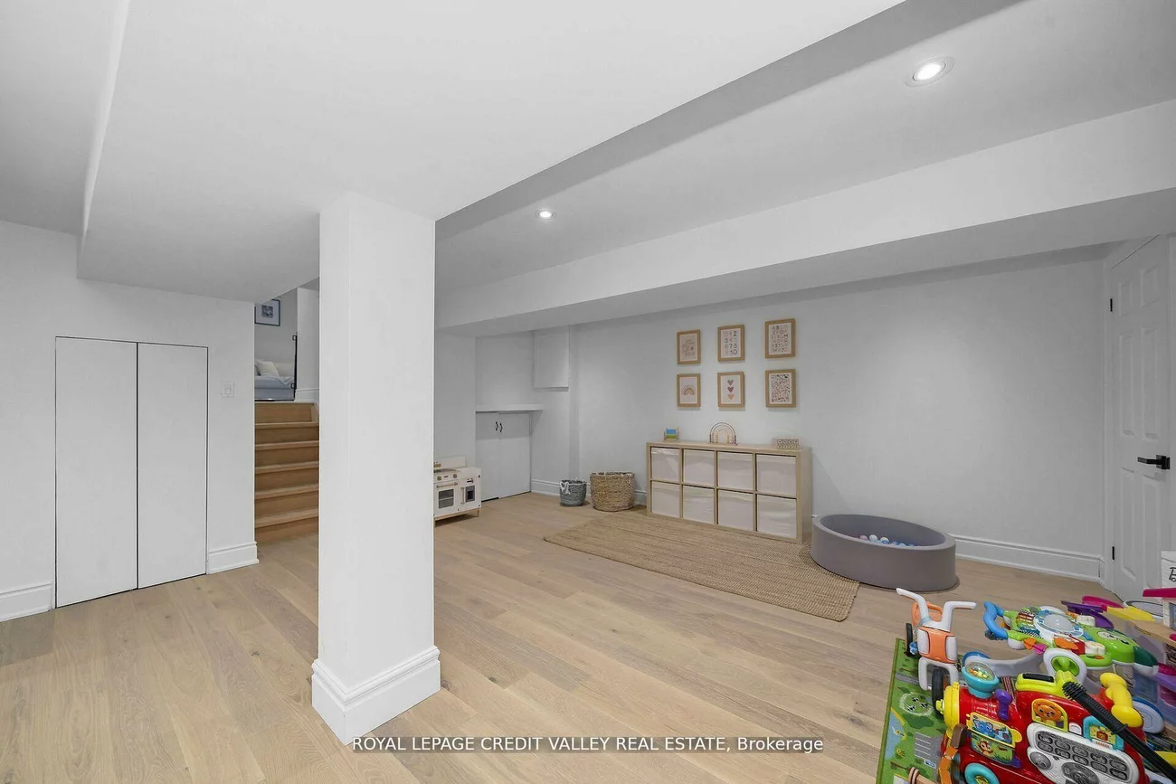 47, Larry, Caledon East, Caledon