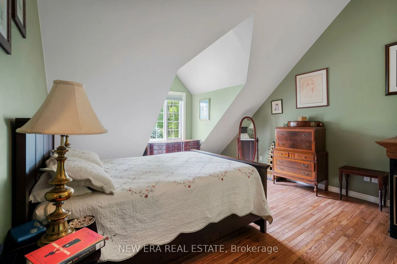 49, Credit, Cheltenham, Caledon