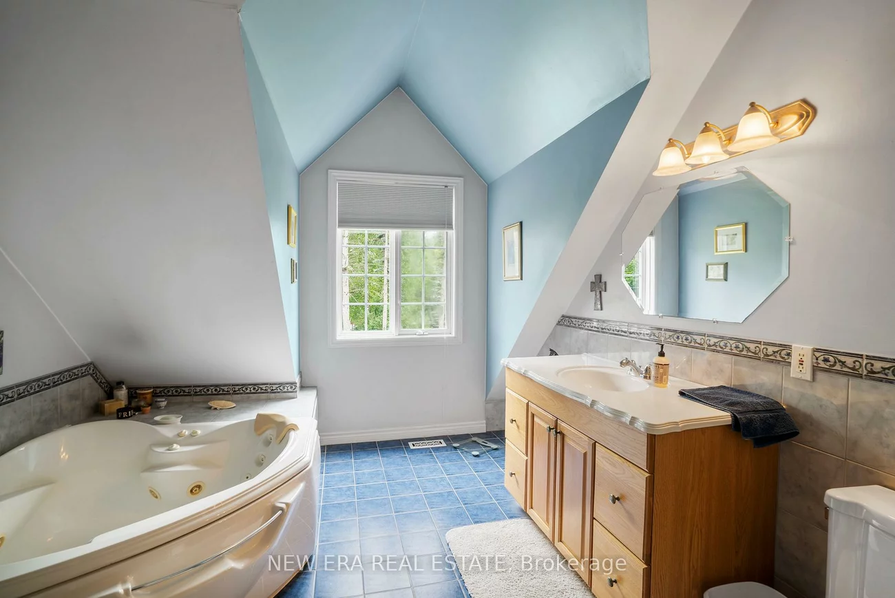 49, Credit, Cheltenham, Caledon