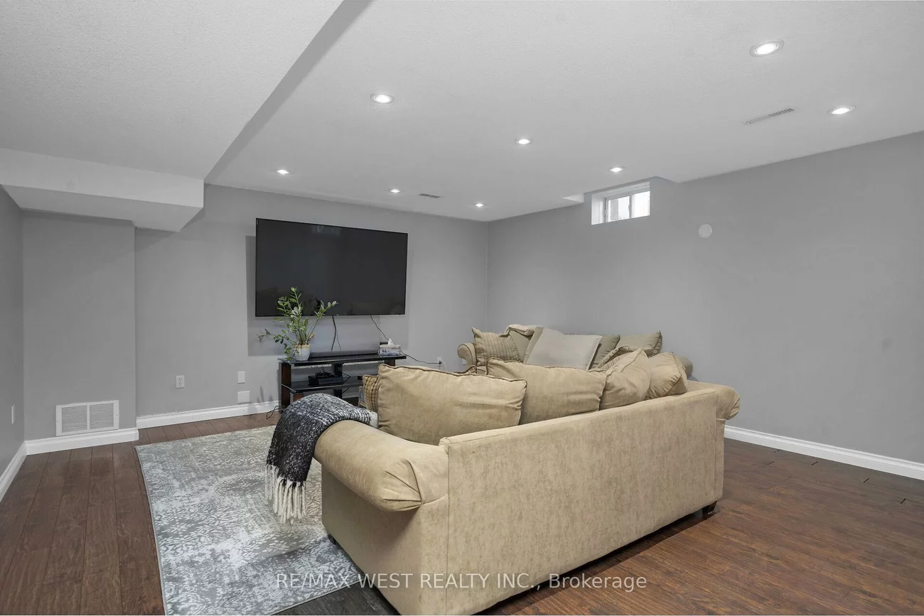 99, Gray Park, Bolton West, Caledon