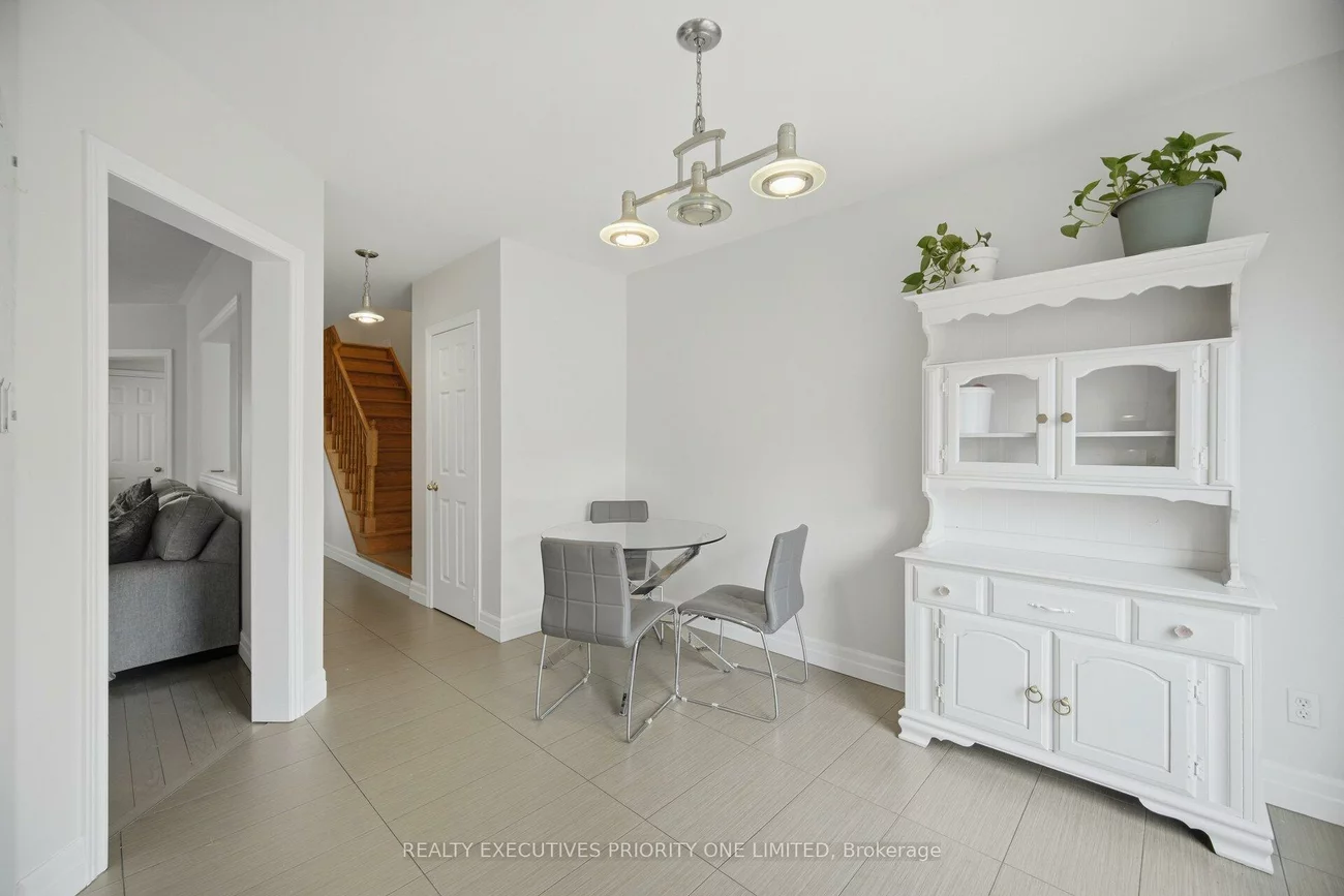 24, Archbury, Bolton East, Caledon