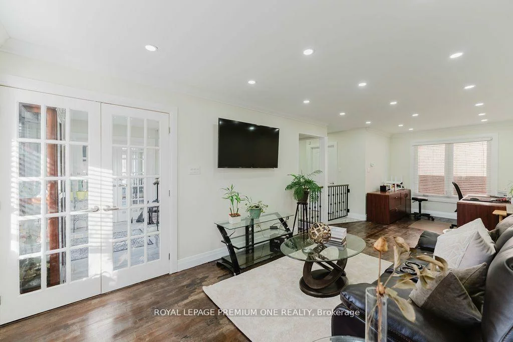 25, Sir Lancelot, Bolton East, Caledon