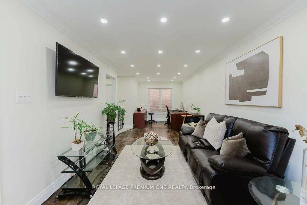 25, Sir Lancelot, Bolton East, Caledon