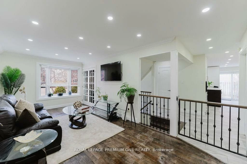 25, Sir Lancelot, Bolton East, Caledon