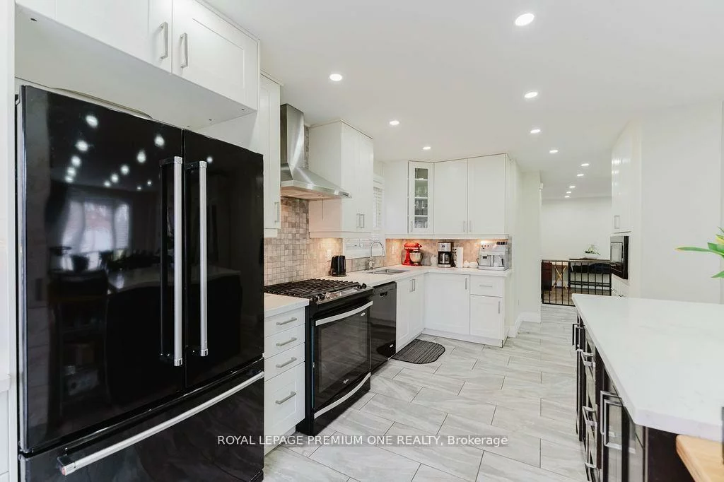 25, Sir Lancelot, Bolton East, Caledon