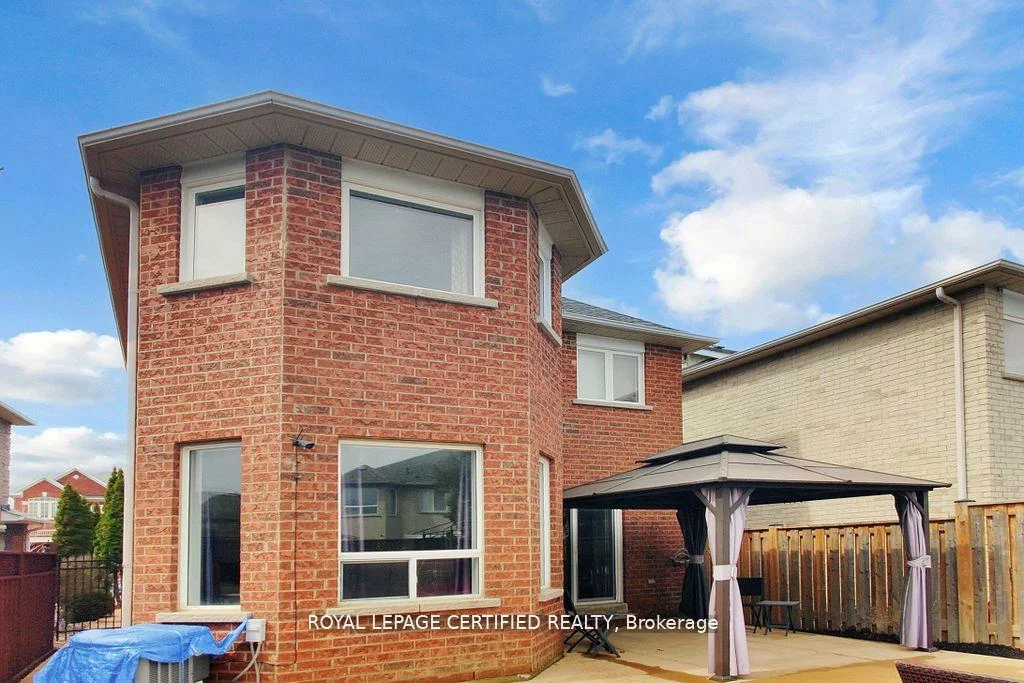 57, Humbershed, Bolton West, Caledon