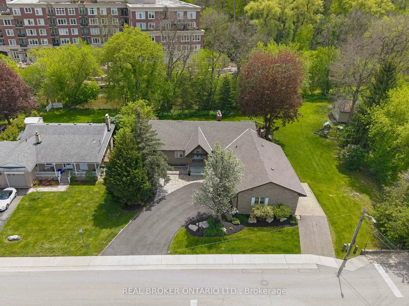 44, Hickman, Bolton West, Caledon