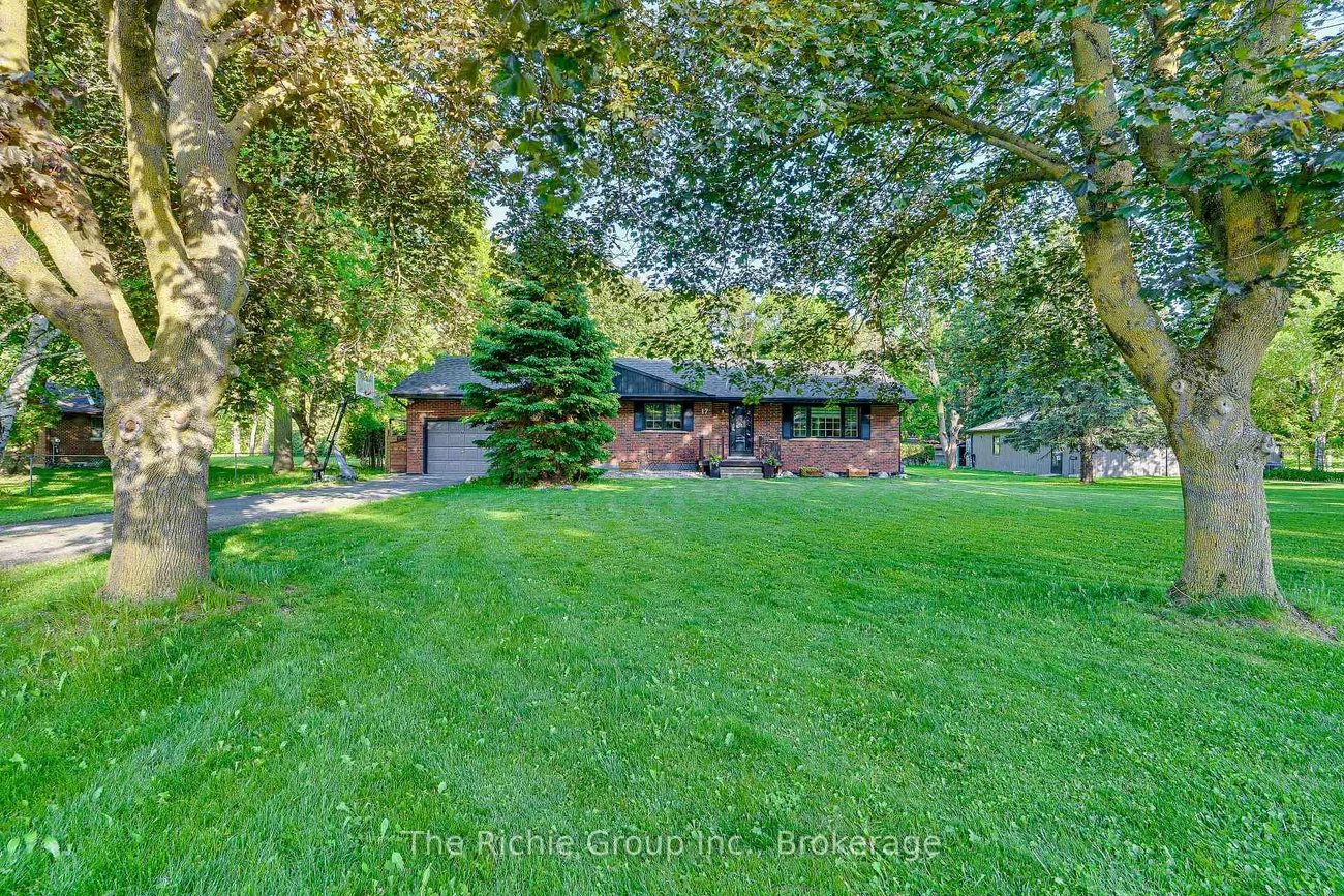 17, Travelled, Caledon Village, Caledon
