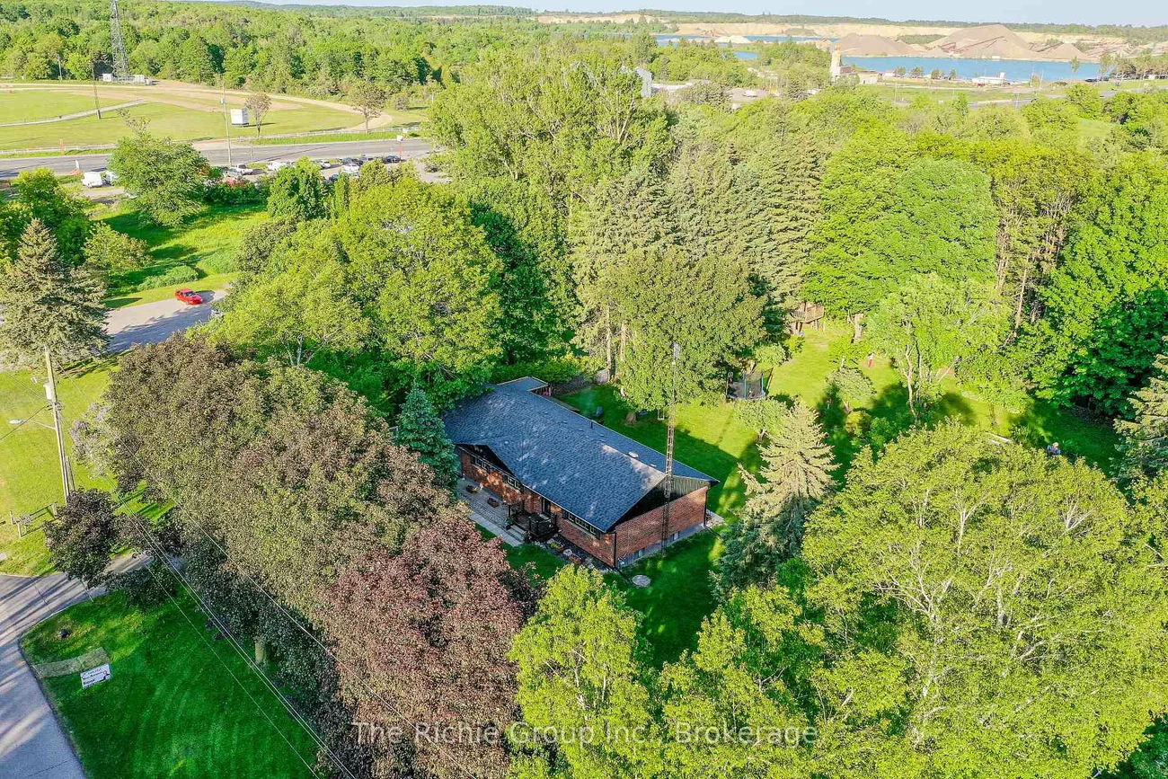 17, Travelled, Caledon Village, Caledon