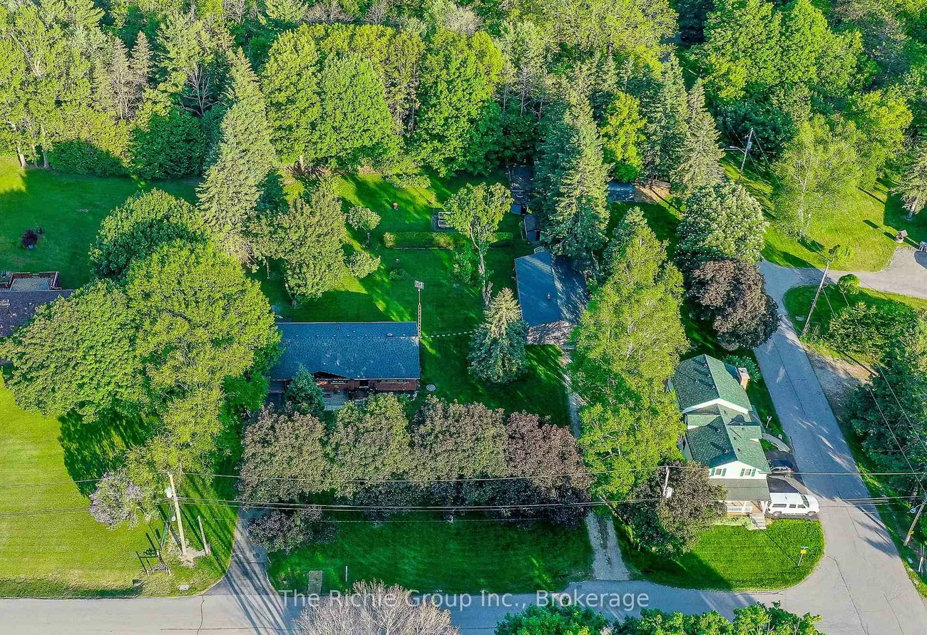 17, Travelled, Caledon Village, Caledon