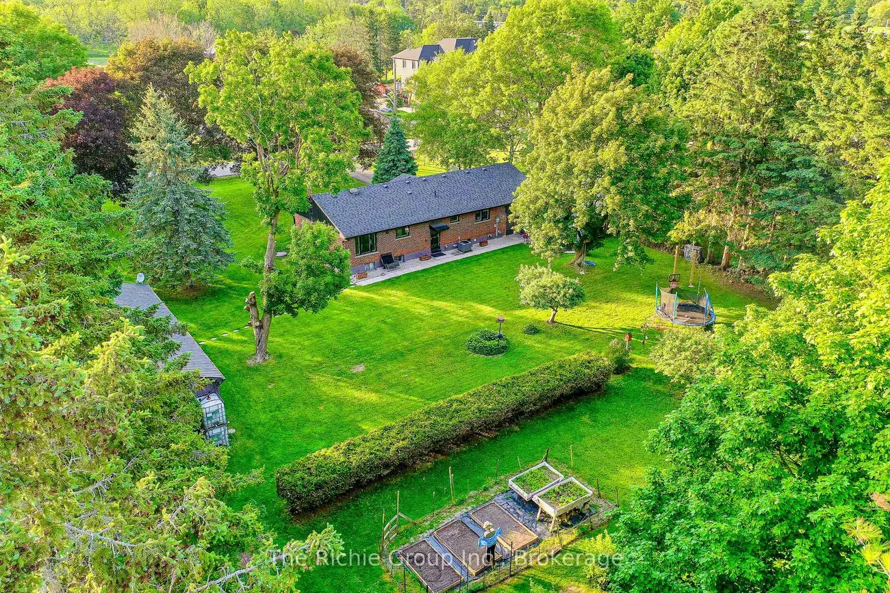 17, Travelled, Caledon Village, Caledon
