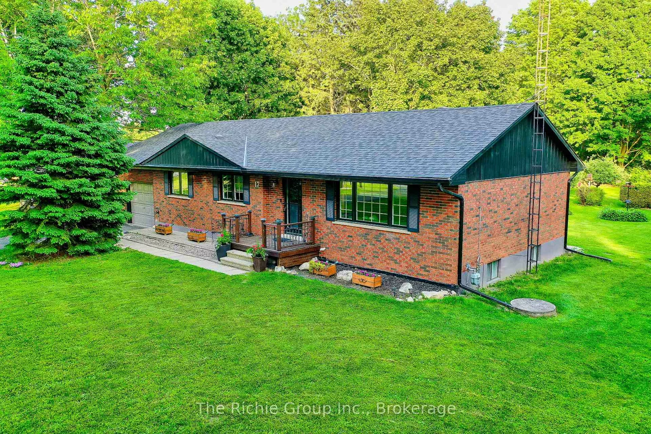 17, Travelled, Caledon Village, Caledon