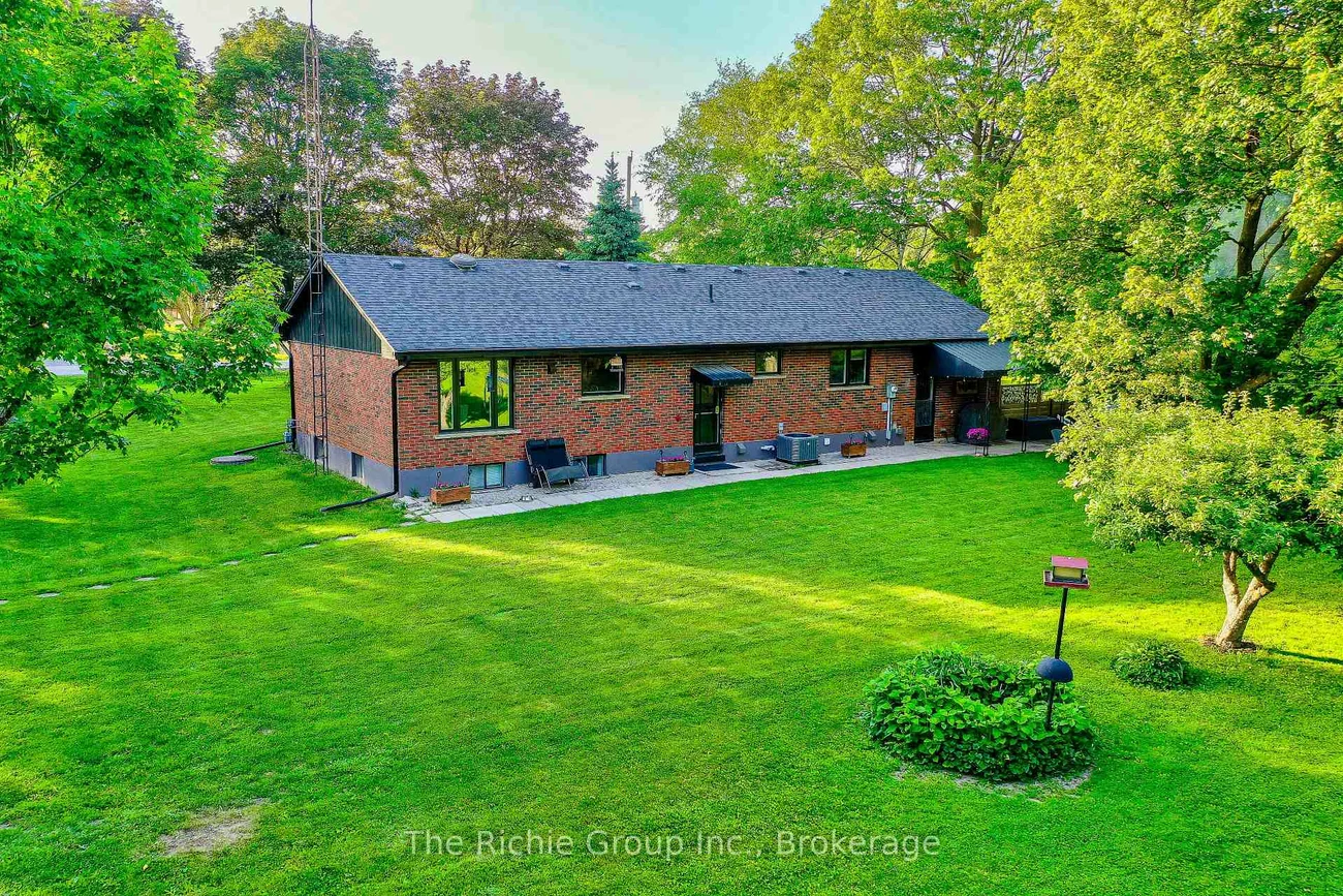 17, Travelled, Caledon Village, Caledon