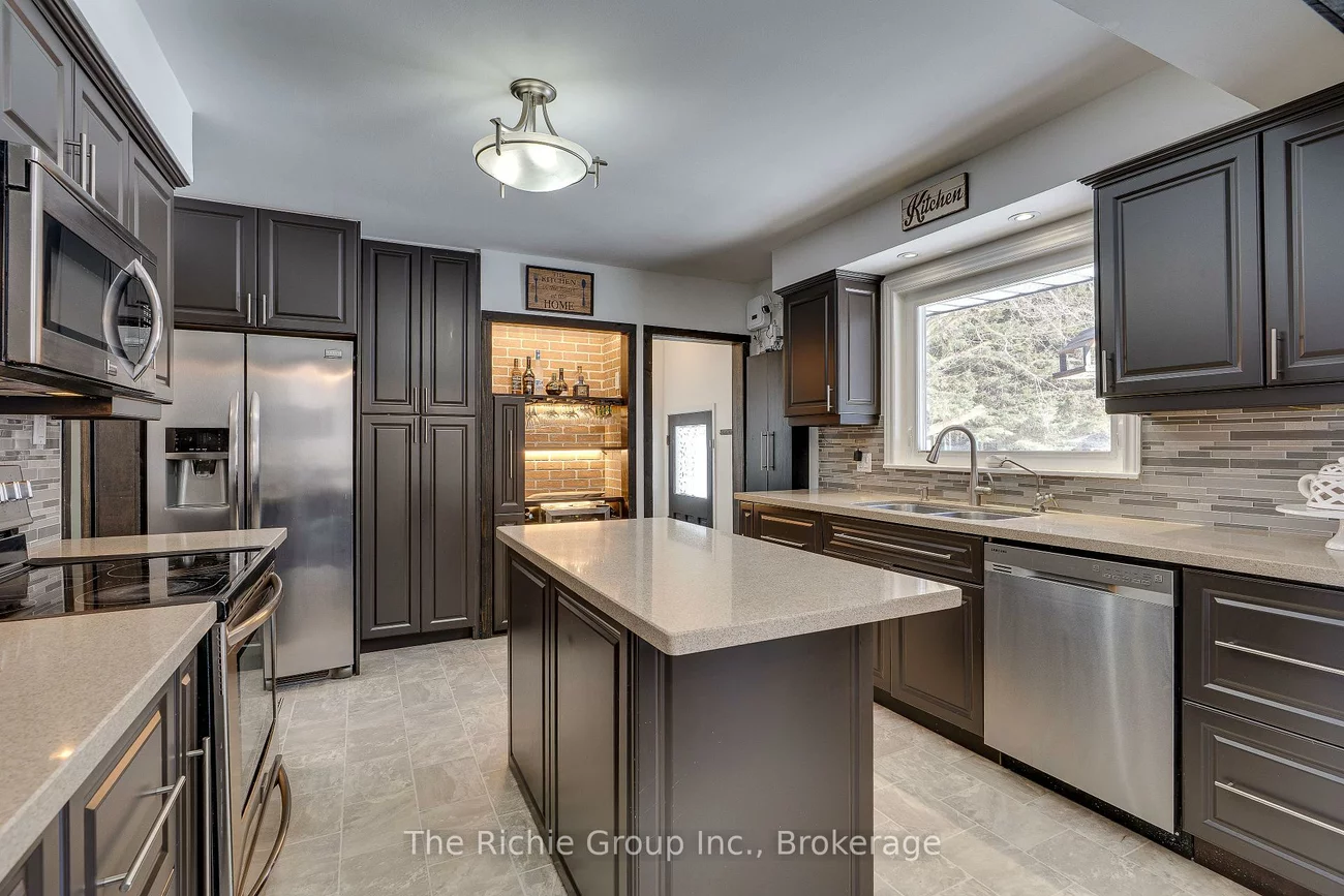 17, Travelled, Caledon Village, Caledon