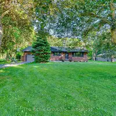 17, Travelled, Caledon Village, Caledon