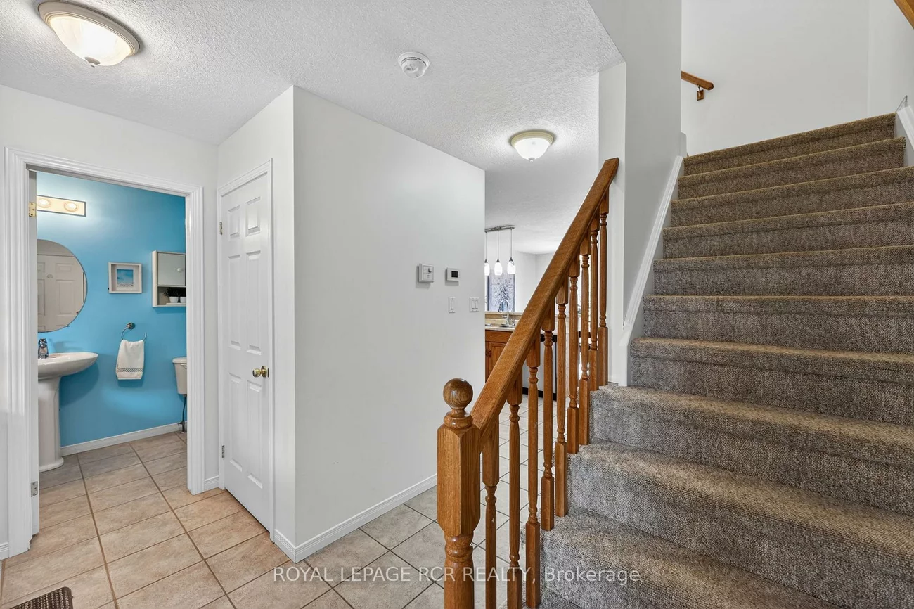 1552, Queen, Alton, Caledon