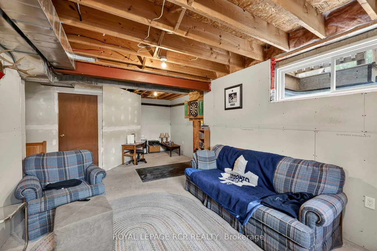 1552, Queen, Alton, Caledon