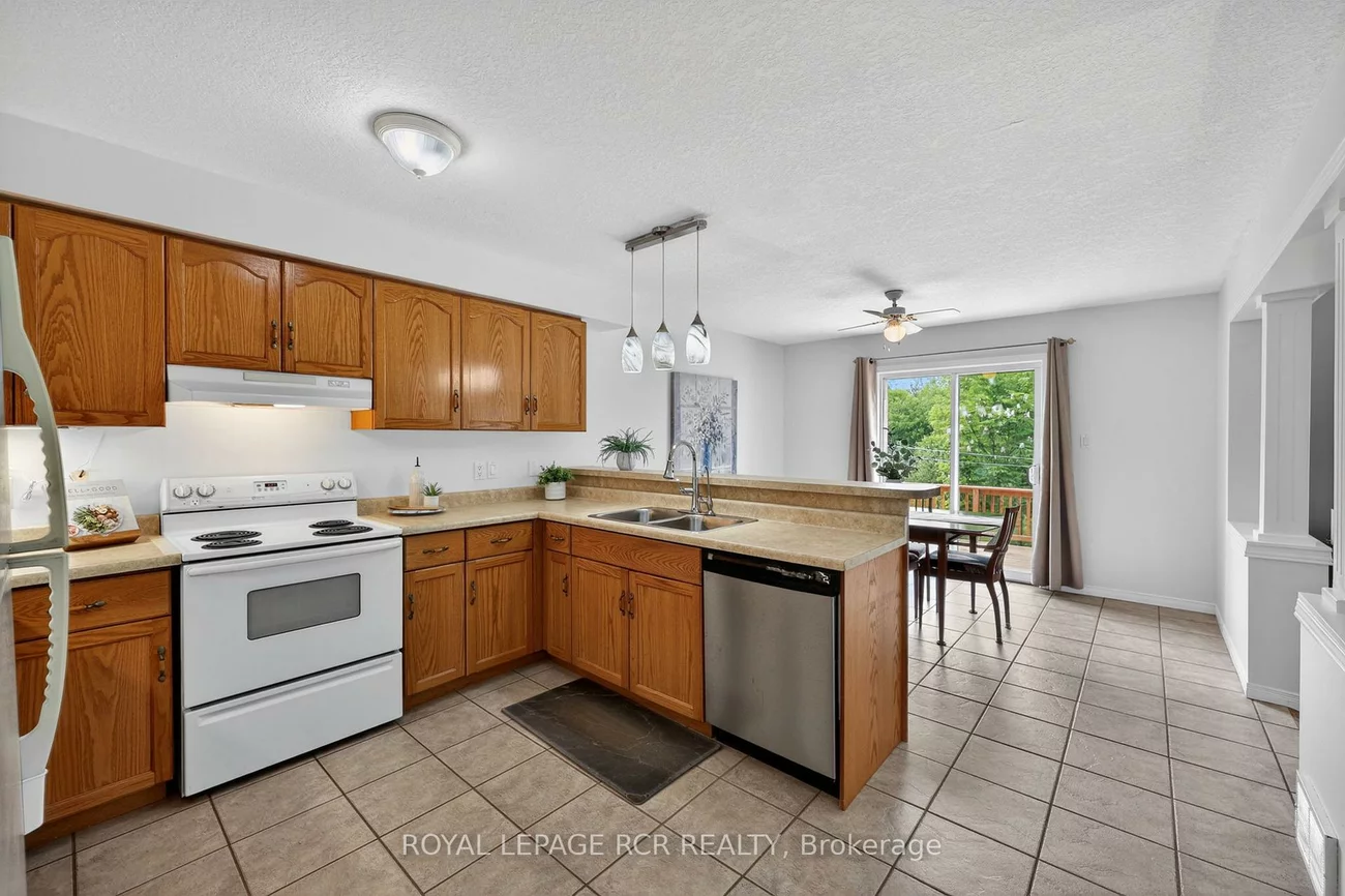 1552, Queen, Alton, Caledon