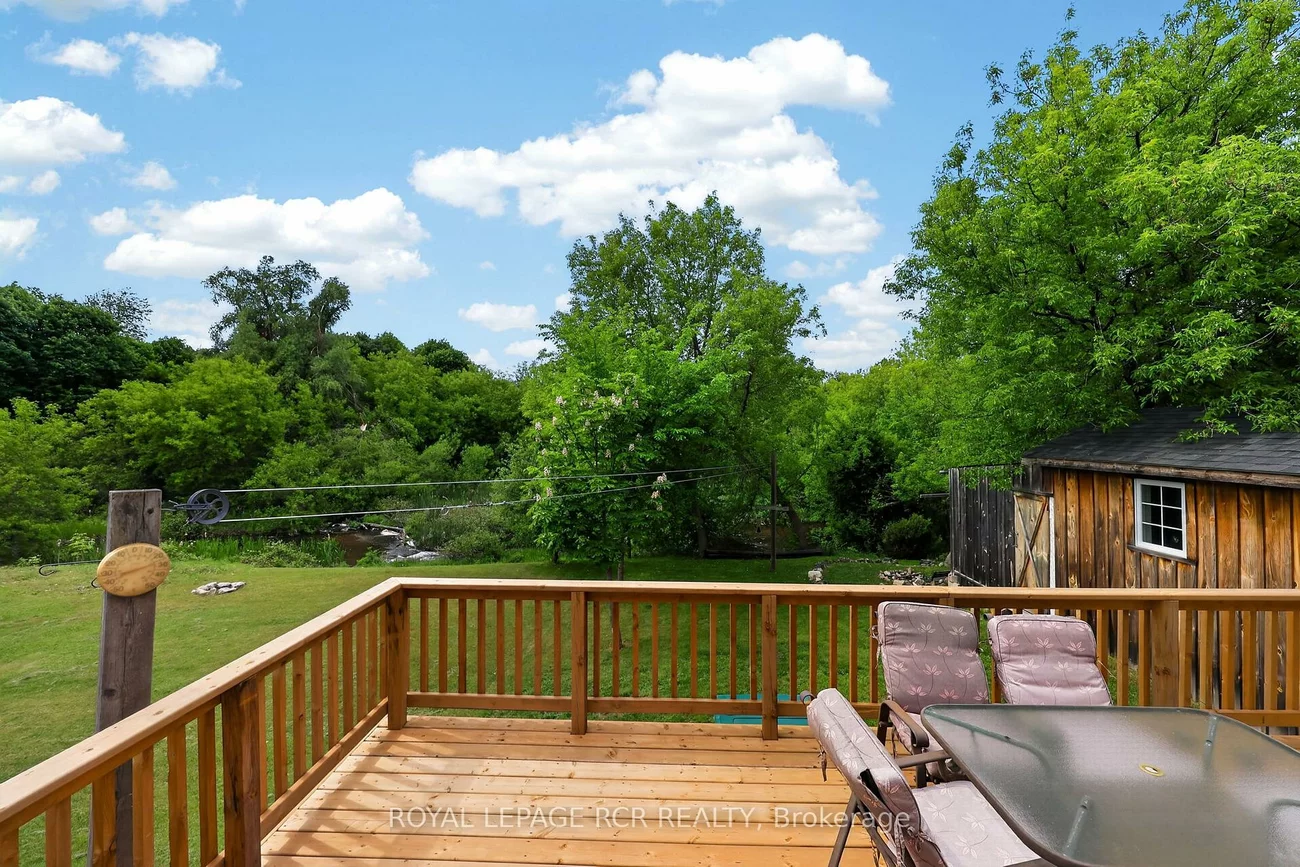1552, Queen, Alton, Caledon