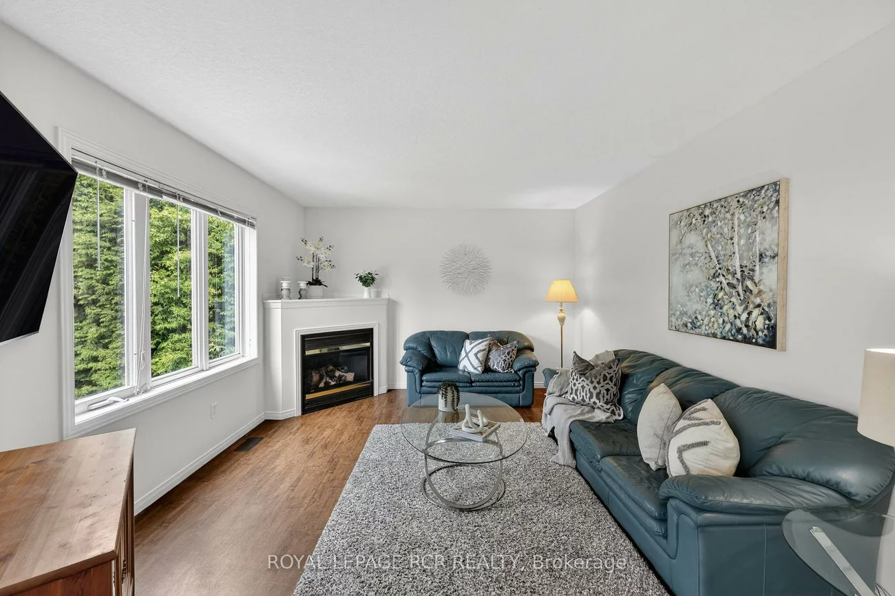 1552, Queen, Alton, Caledon