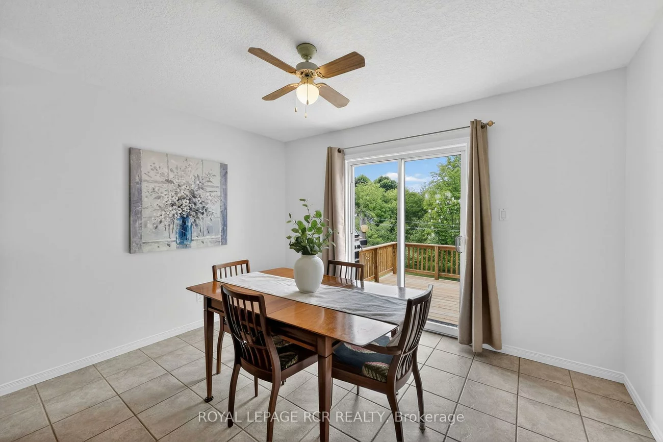 1552, Queen, Alton, Caledon