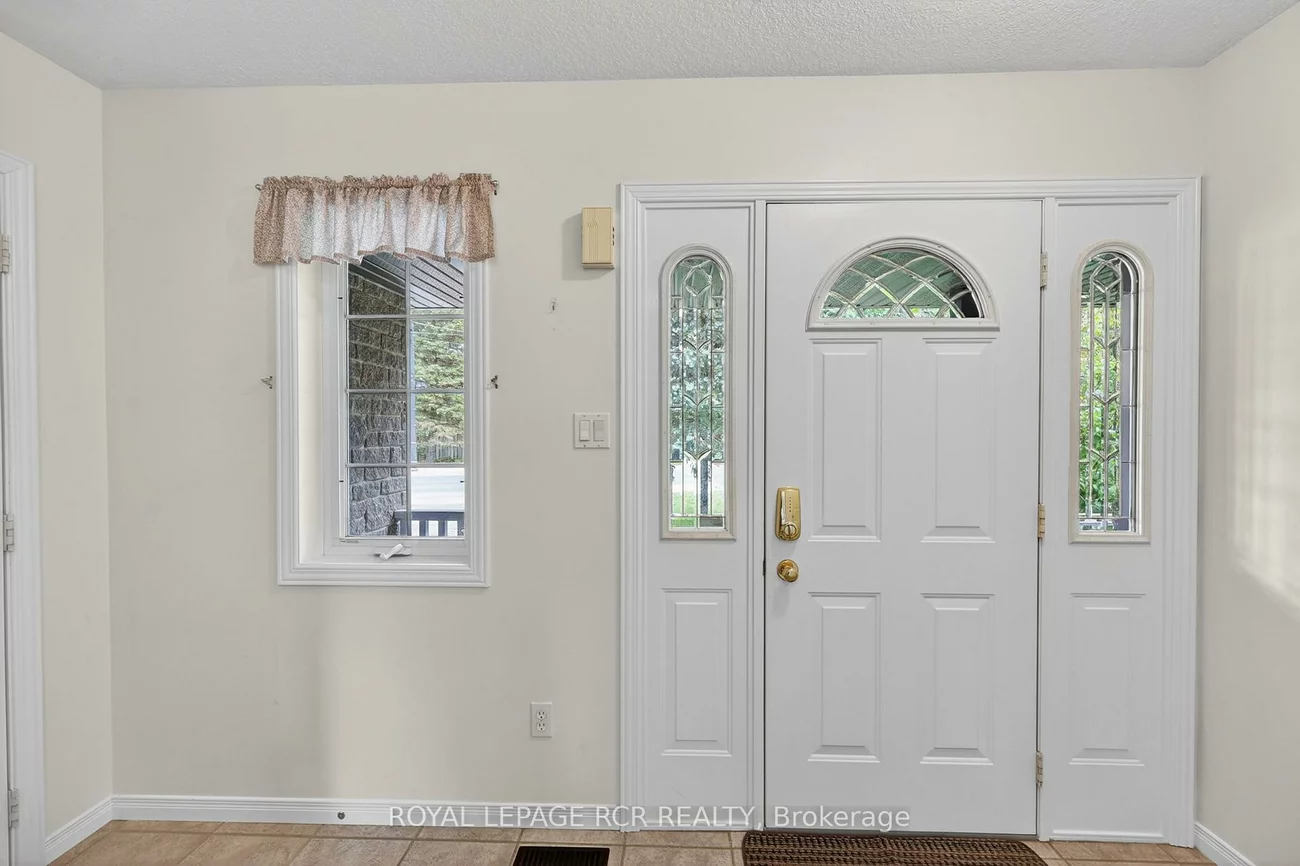 1552, Queen, Alton, Caledon