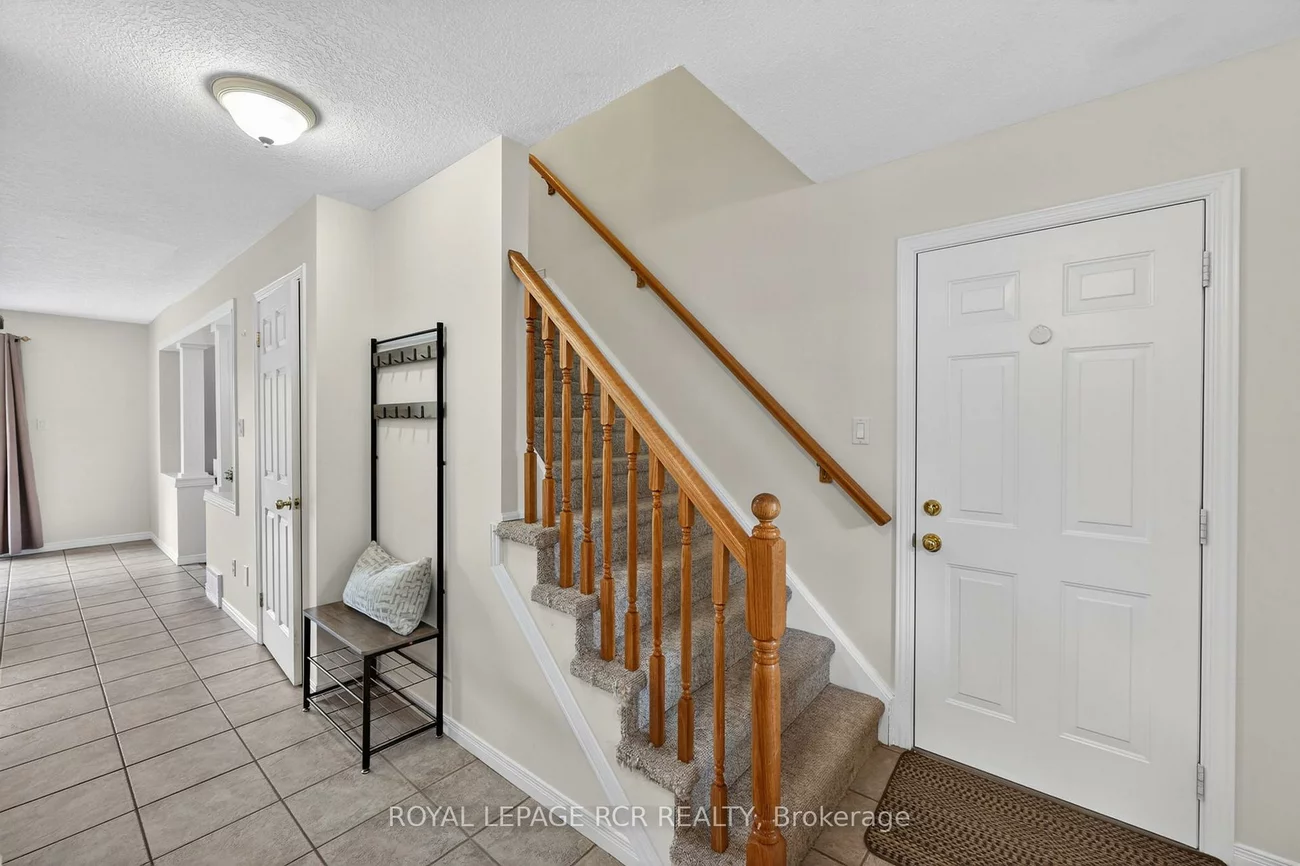 1552, Queen, Alton, Caledon