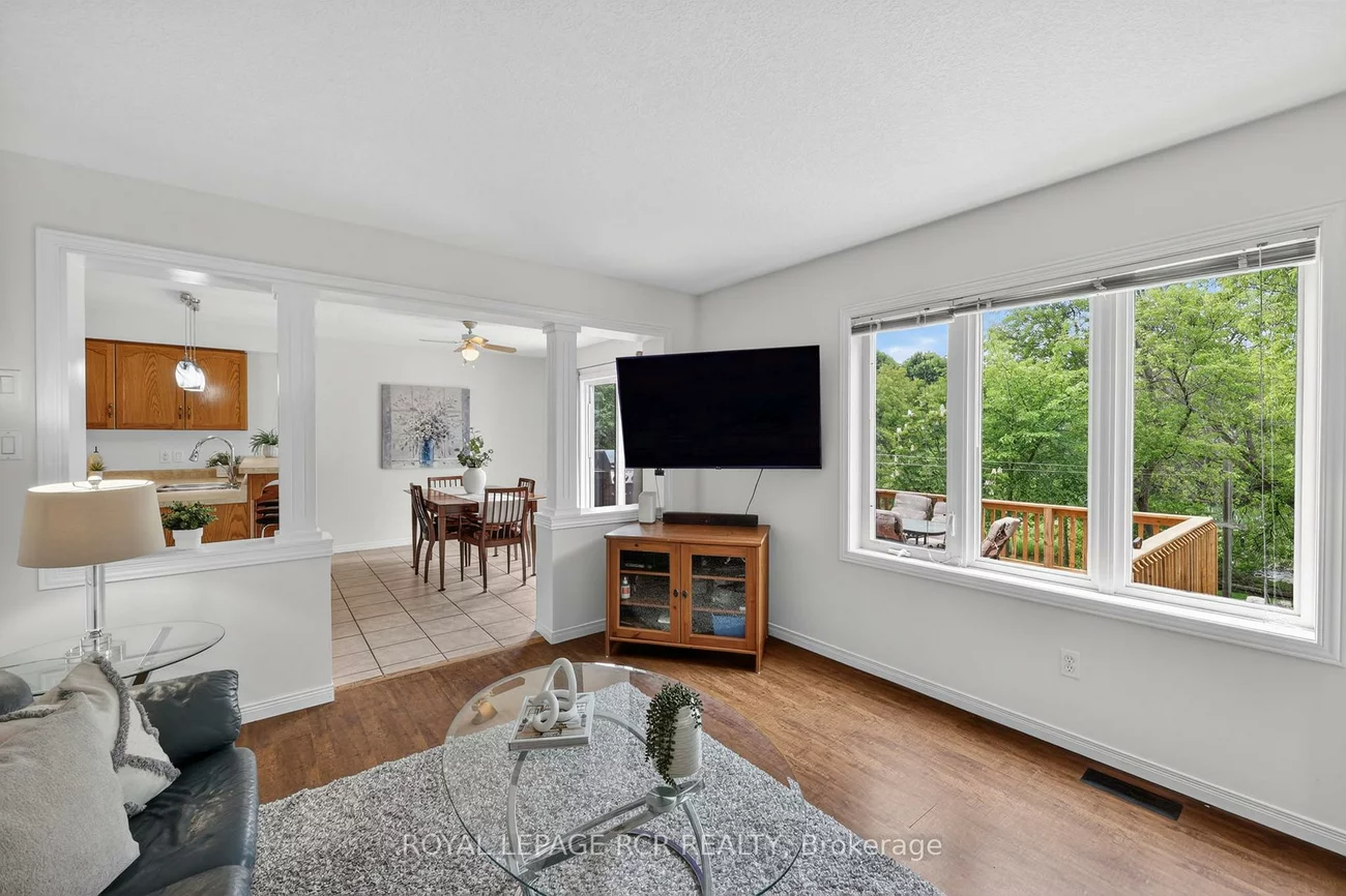 1552, Queen, Alton, Caledon