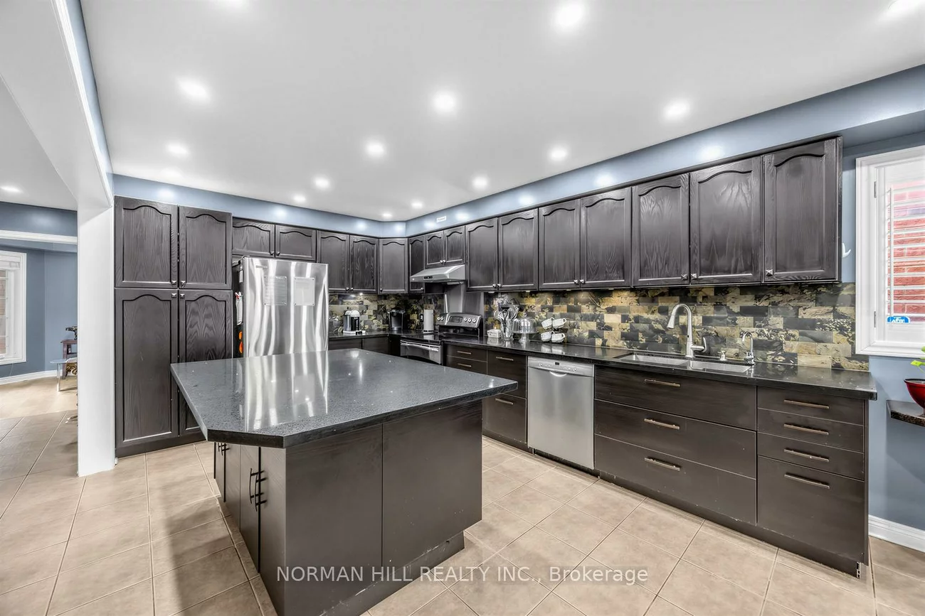 93, Humbershed, Bolton West, Caledon