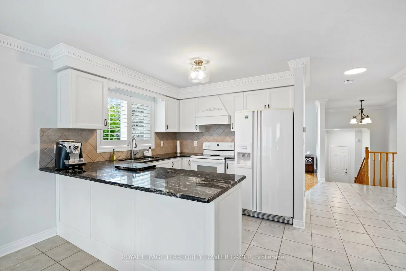 13, Liptay, Bolton East, Caledon