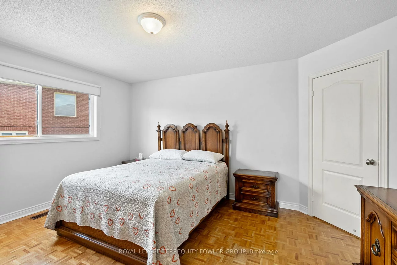 13, Liptay, Bolton East, Caledon