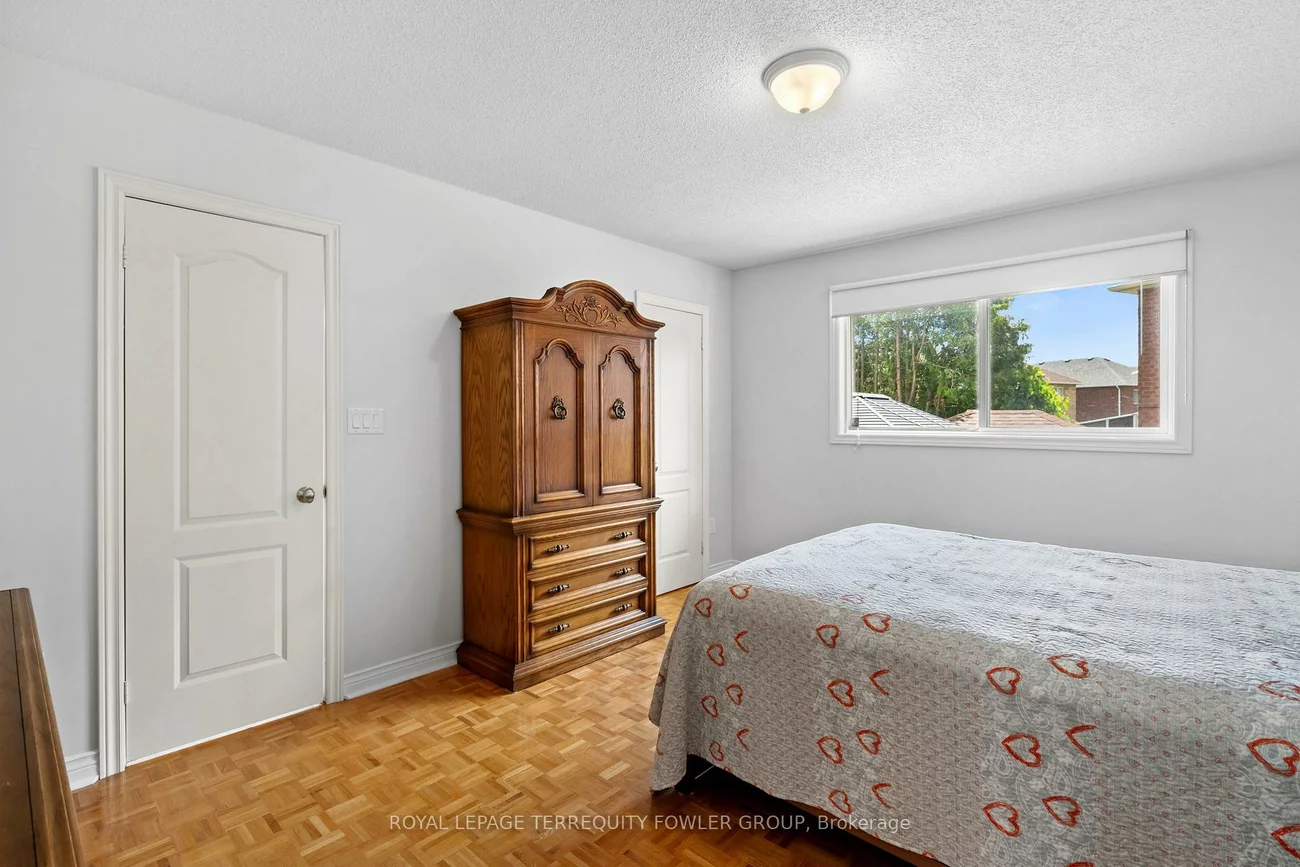 13, Liptay, Bolton East, Caledon