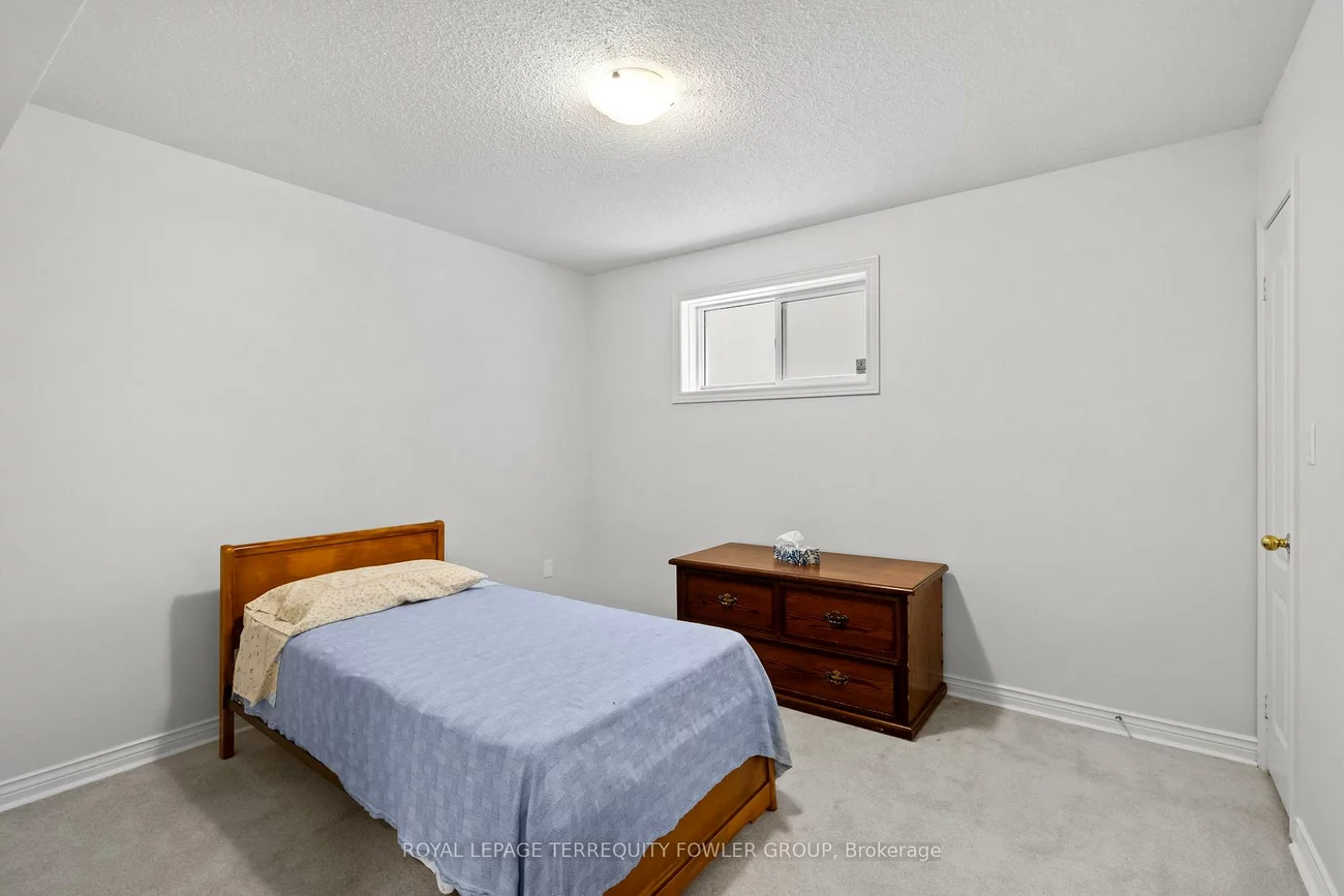 13, Liptay, Bolton East, Caledon