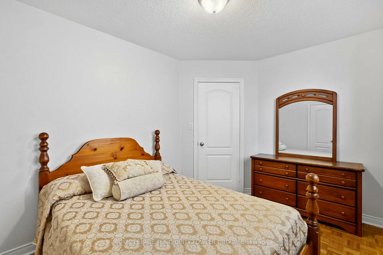 13, Liptay, Bolton East, Caledon