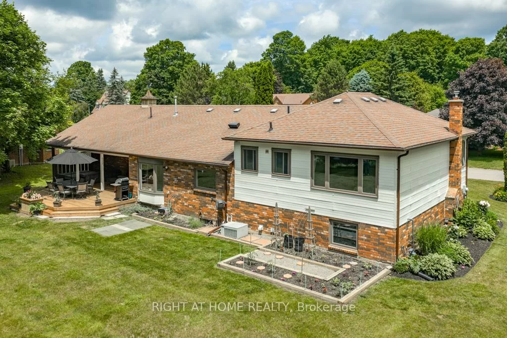 16, Snowberry, Caledon Village, Caledon