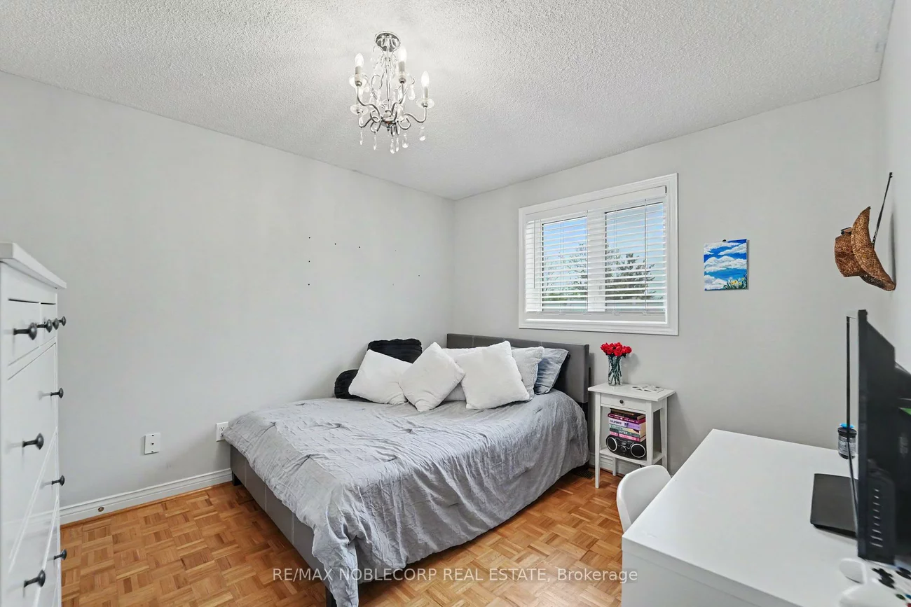 12, Waterbury, Bolton East, Caledon