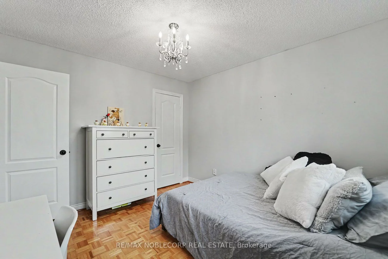 12, Waterbury, Bolton East, Caledon