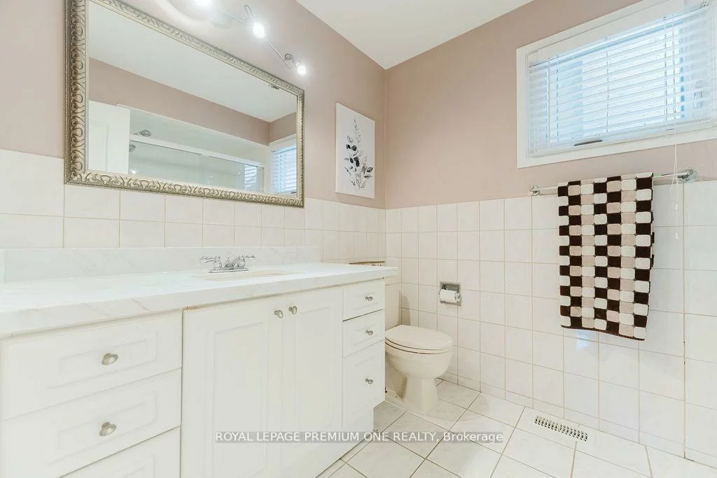 25, Sir Lancelot, Bolton East, Caledon