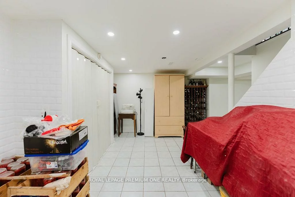 25, Sir Lancelot, Bolton East, Caledon