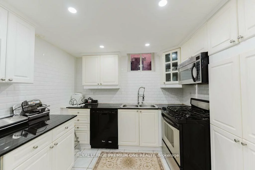 25, Sir Lancelot, Bolton East, Caledon