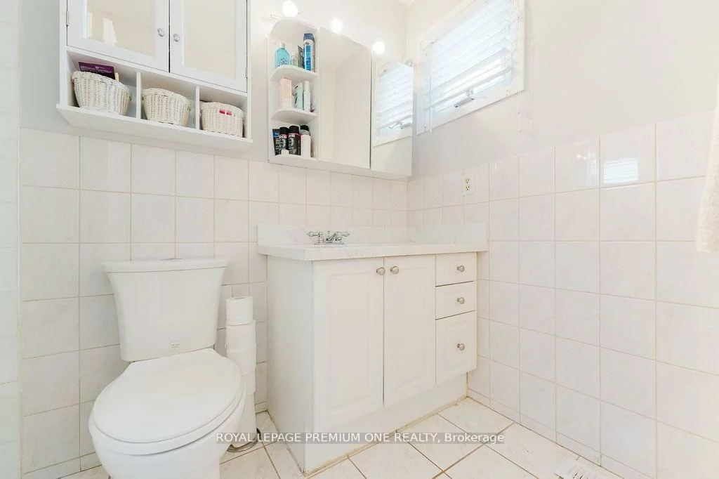 25, Sir Lancelot, Bolton East, Caledon