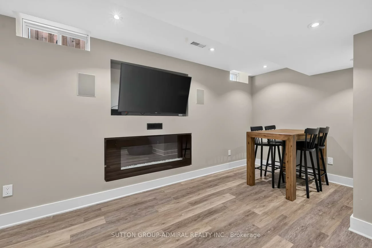 7, Emily Carr, Bolton West, Caledon