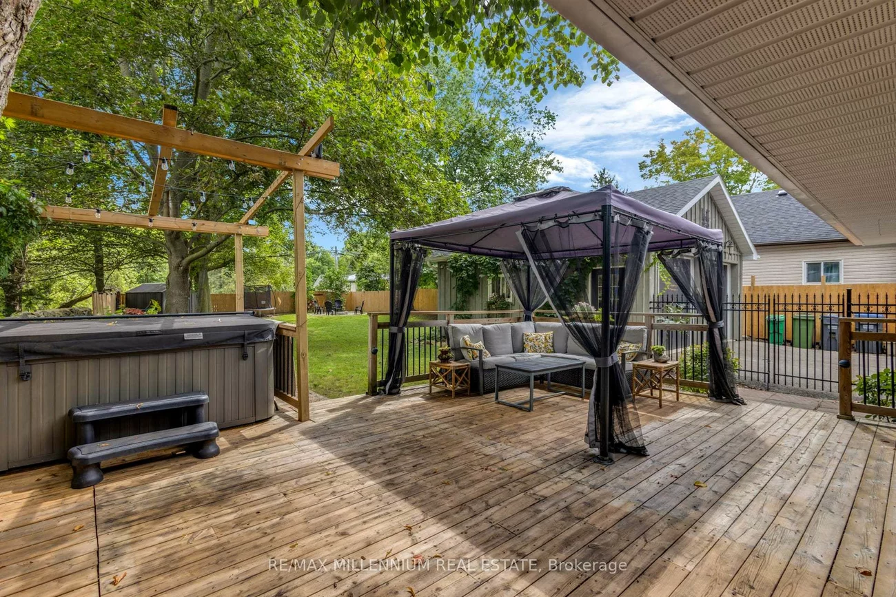1537, Queen, Alton, Caledon