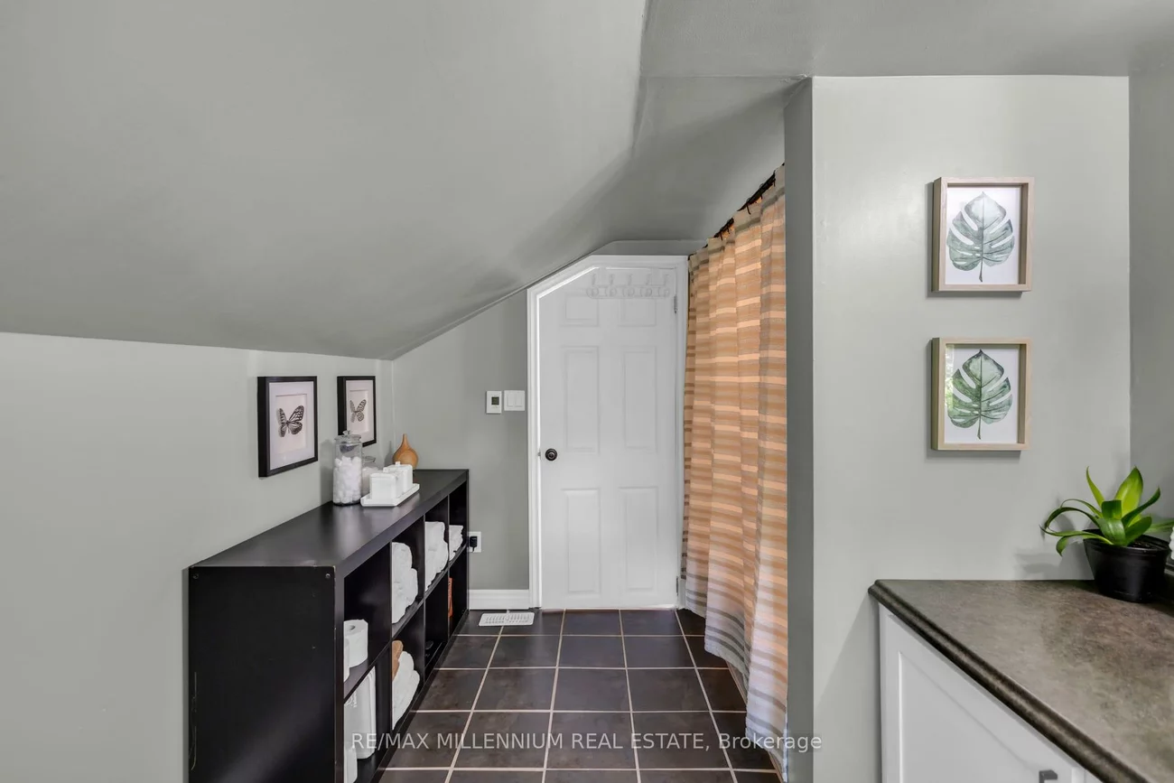 1537, Queen, Alton, Caledon