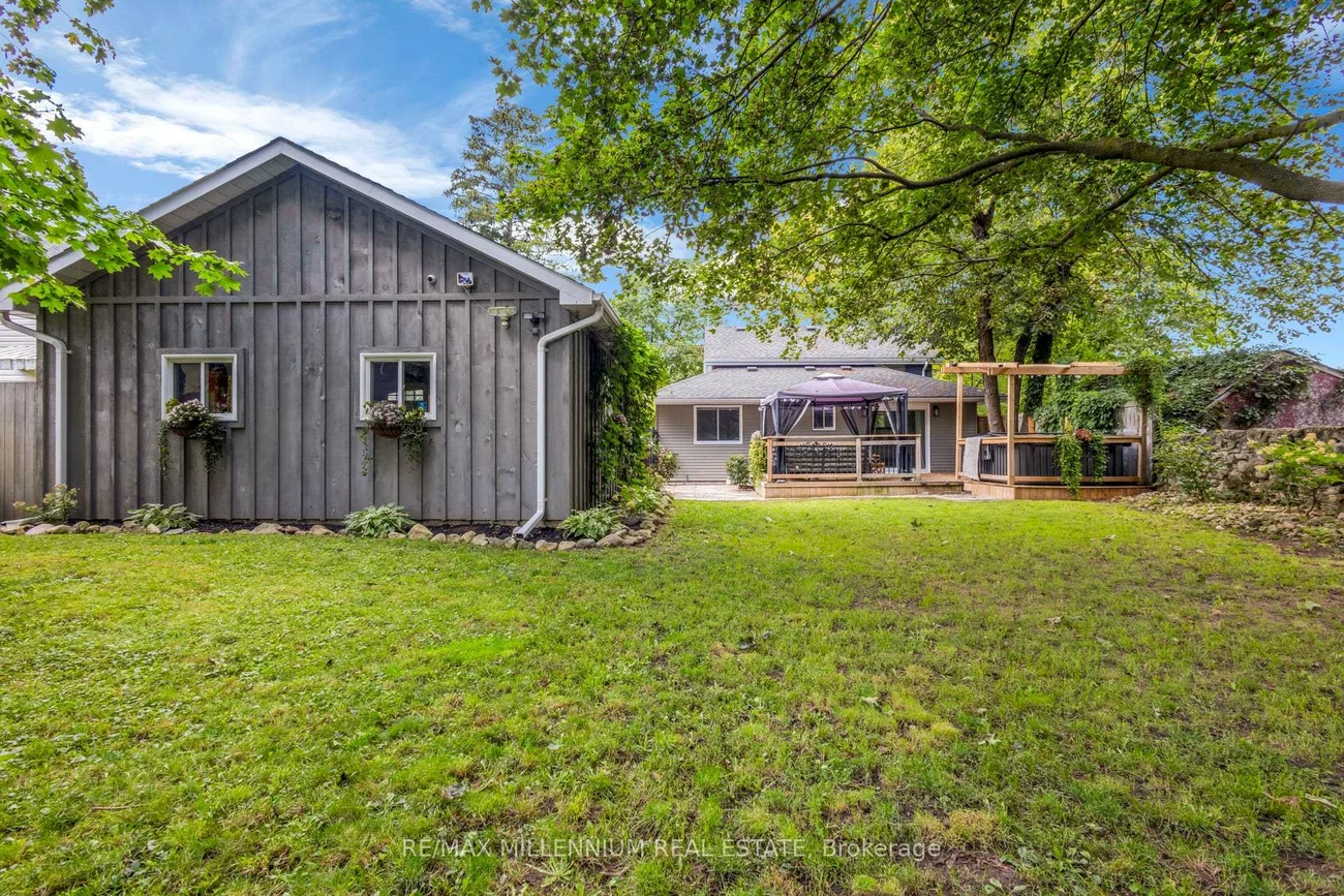 1537, Queen, Alton, Caledon