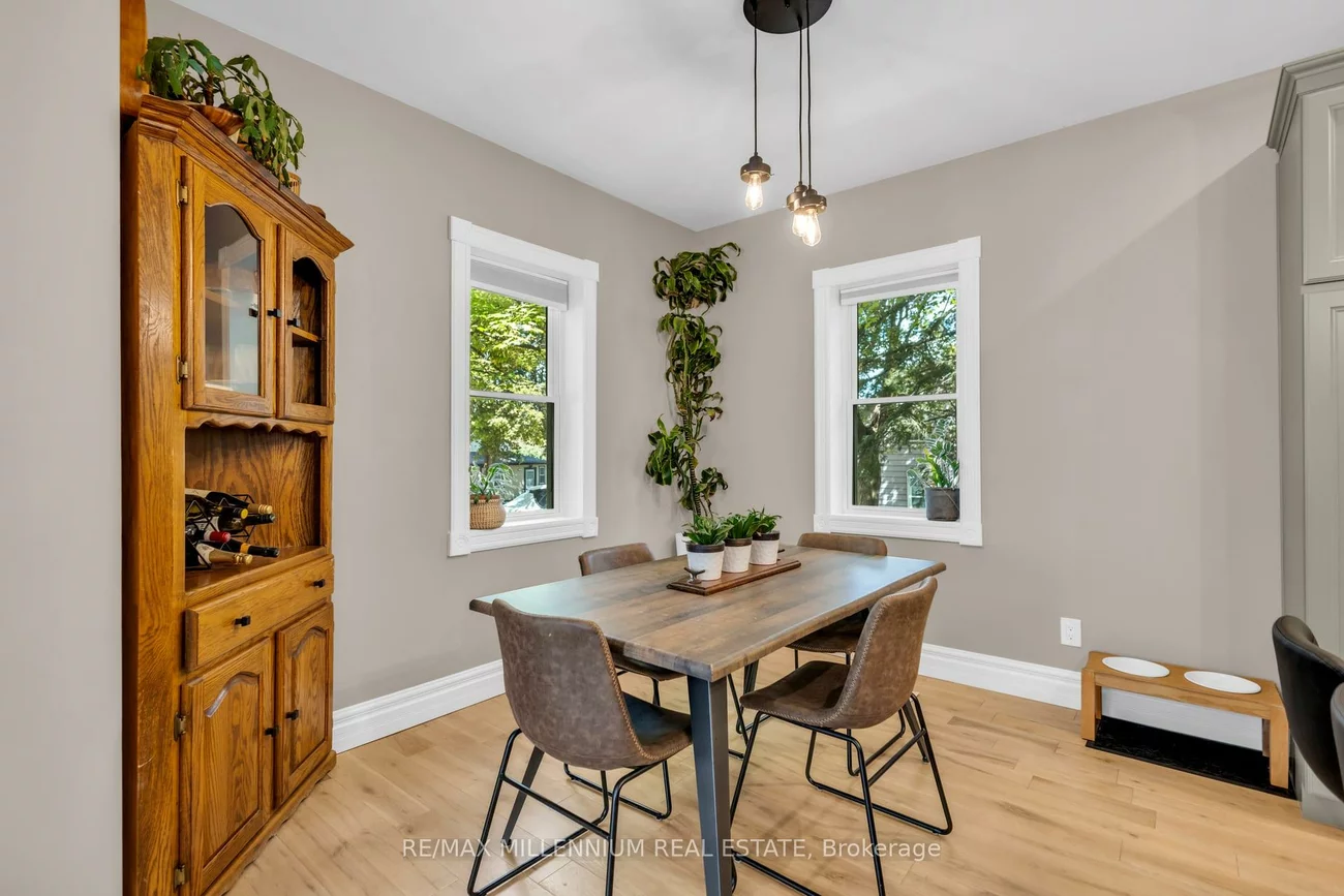 1537, Queen, Alton, Caledon