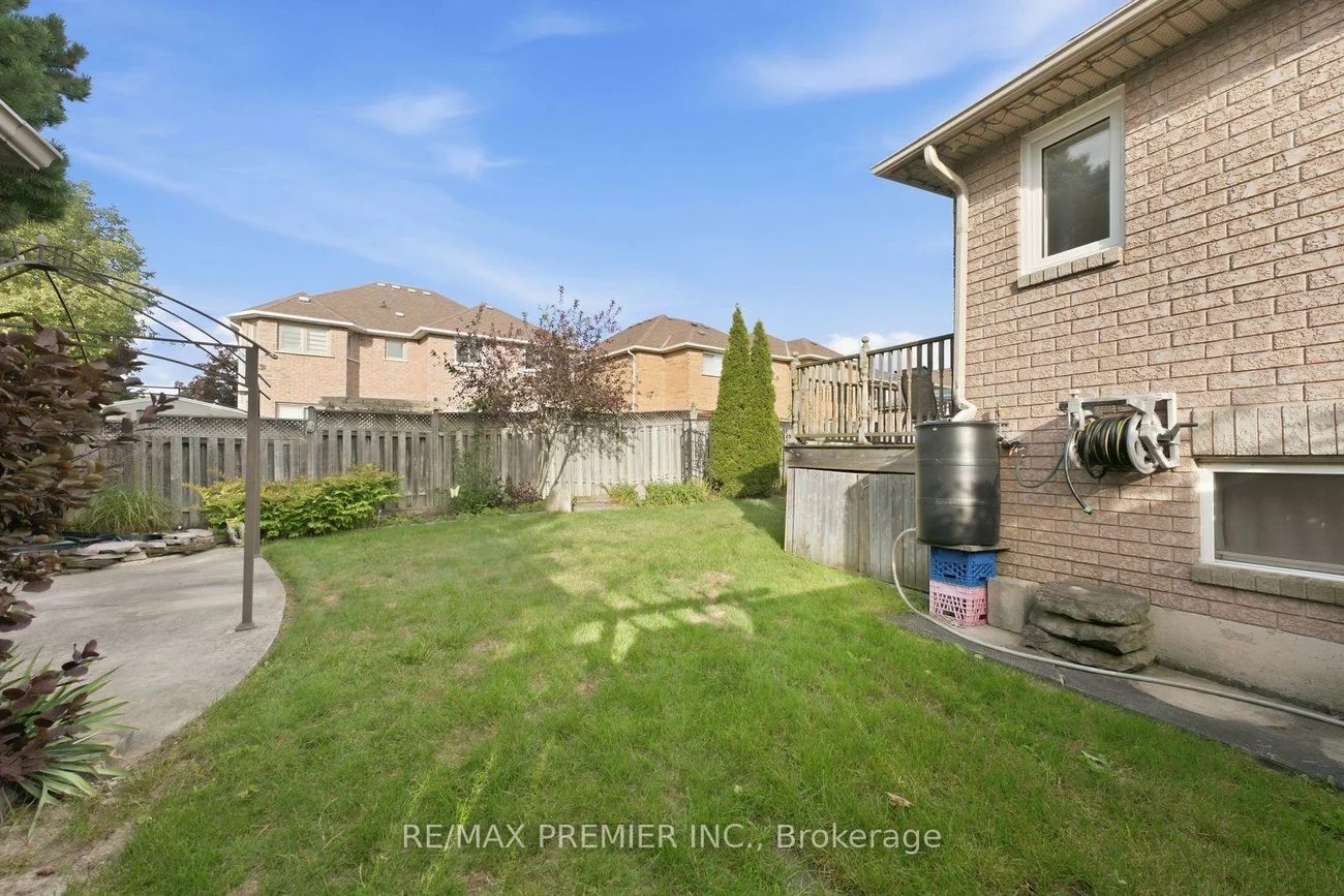 9, Sant Farm, Bolton East, Caledon